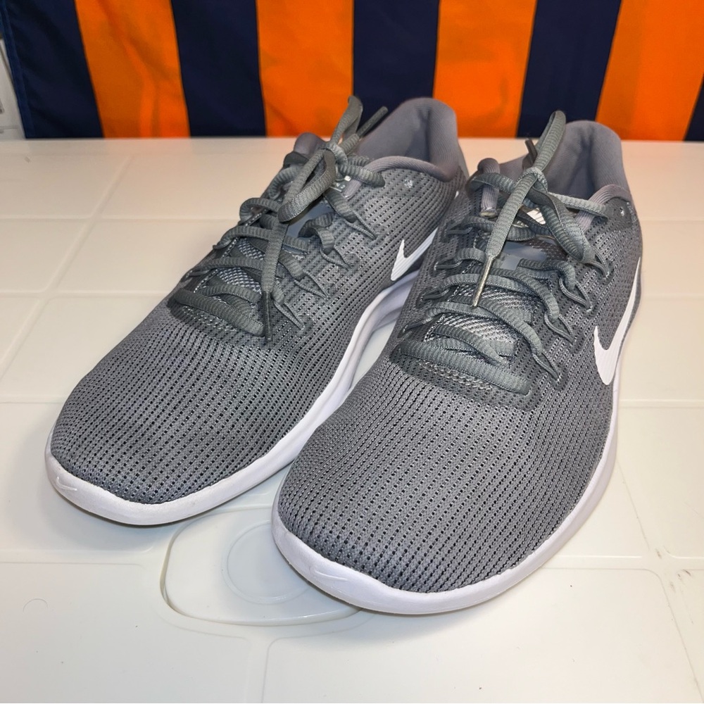 Nike Flex 2018 RN AA7397-016 women Size 10 Athletic Running Shoes Gray Sneakers
